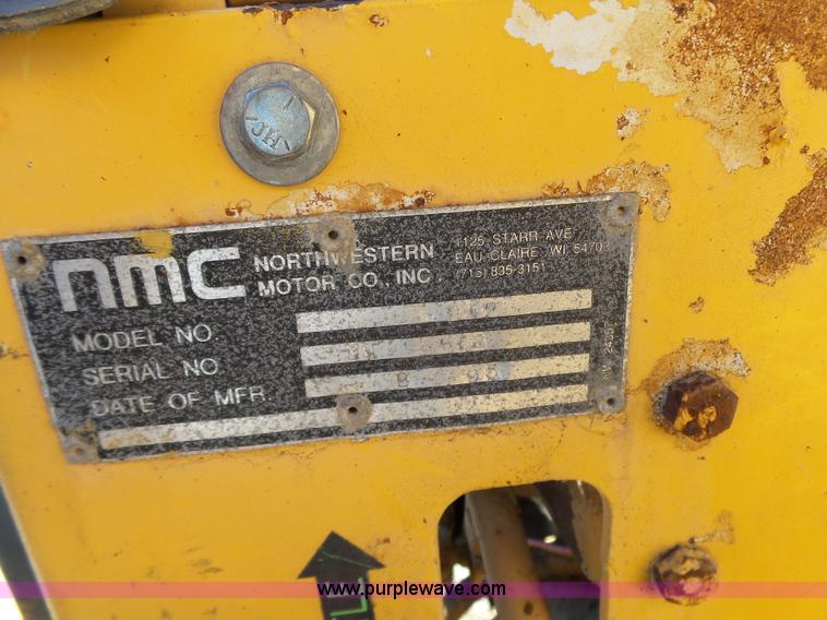 image for item J7652 1995 NMC 240-2 wheel loader