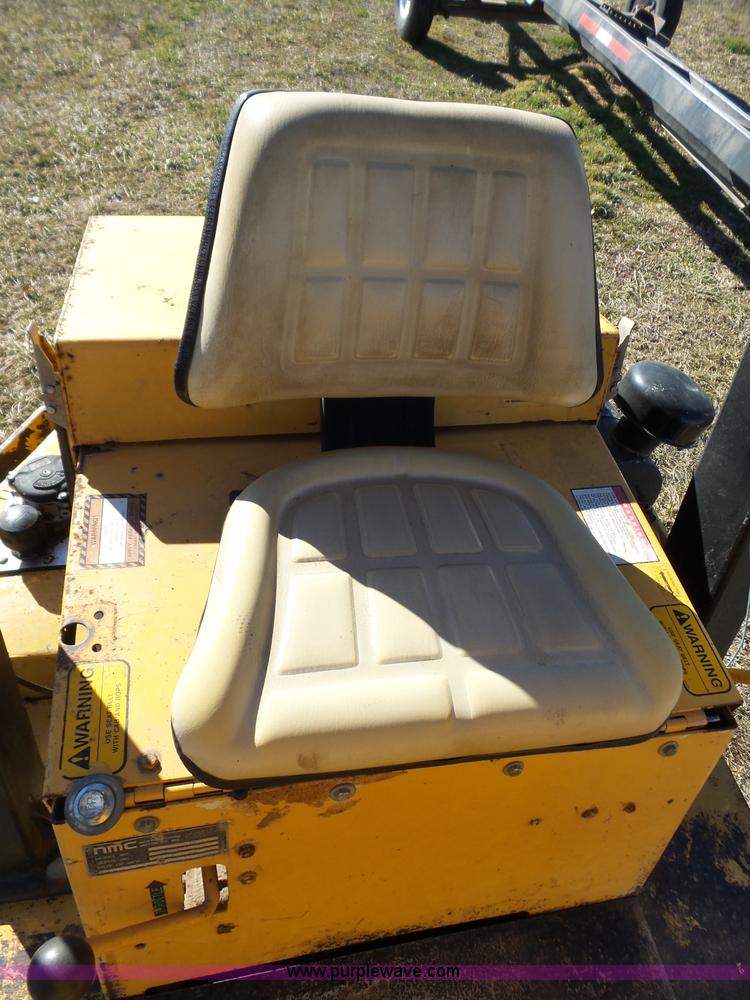 image for item J7652 1995 NMC 240-2 wheel loader