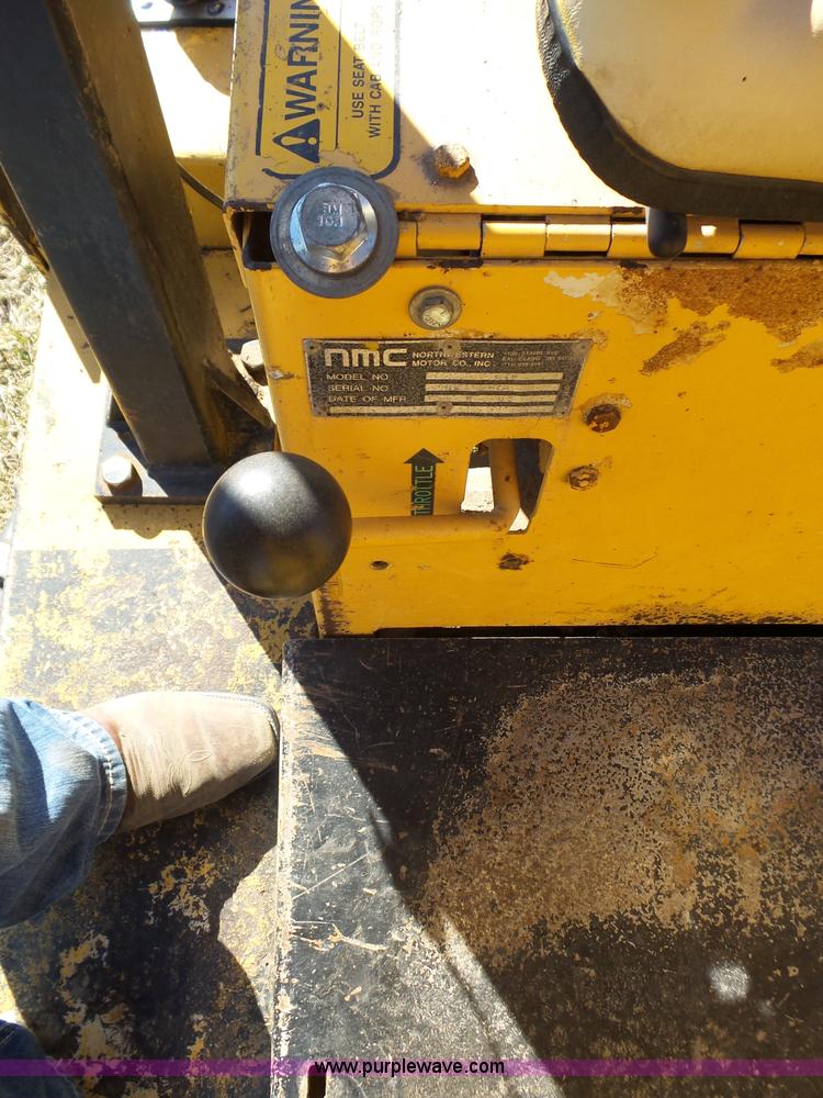 image for item J7652 1995 NMC 240-2 wheel loader