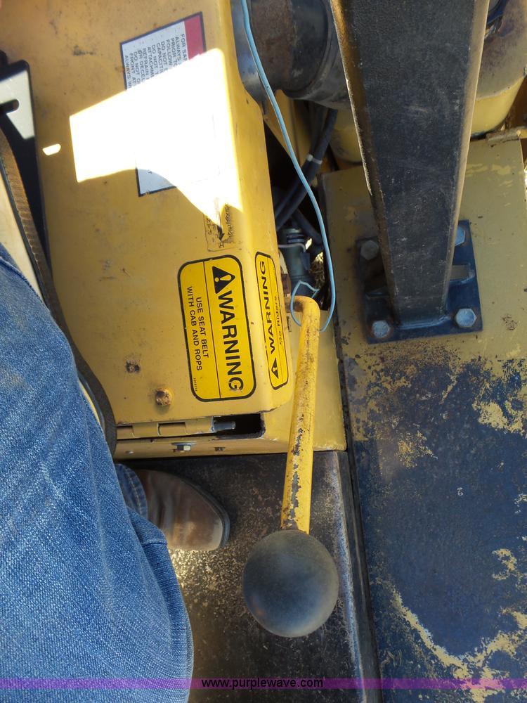 image for item J7652 1995 NMC 240-2 wheel loader