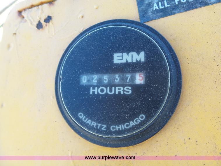 image for item J7652 1995 NMC 240-2 wheel loader