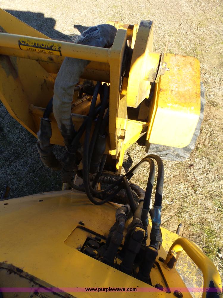 image for item J7652 1995 NMC 240-2 wheel loader