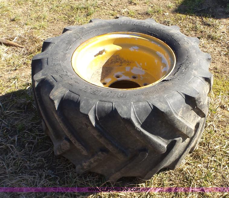 image for item J7652 1995 NMC 240-2 wheel loader