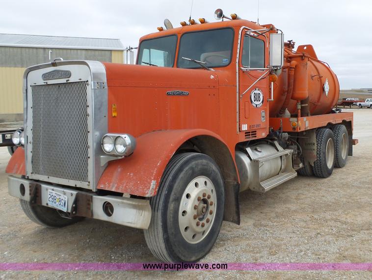 image for item J7660 1980 Freightliner FLC-11564T vacuum truck