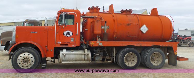 image for item J7660 1980 Freightliner FLC-11564T vacuum truck