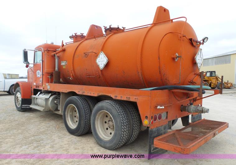 image for item J7660 1980 Freightliner FLC-11564T vacuum truck