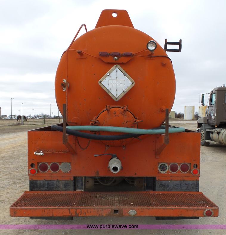 image for item J7660 1980 Freightliner FLC-11564T vacuum truck