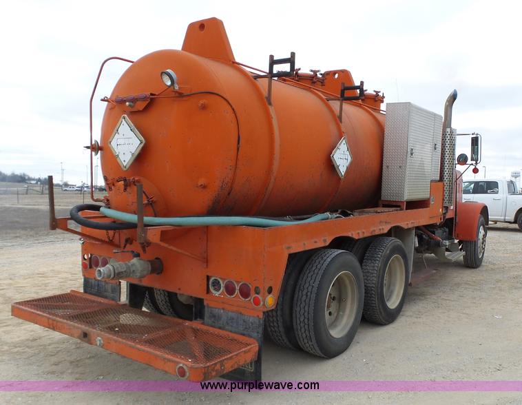 image for item J7660 1980 Freightliner FLC-11564T vacuum truck