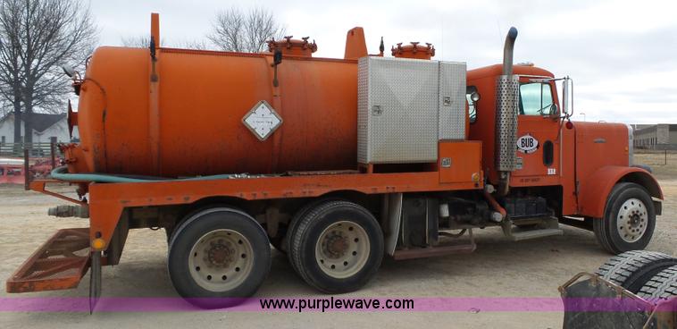 image for item J7660 1980 Freightliner FLC-11564T vacuum truck