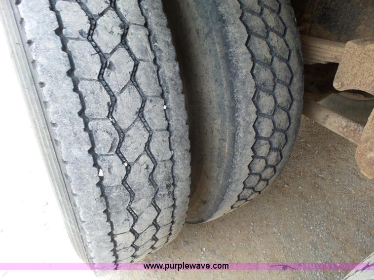 image for item J7660 1980 Freightliner FLC-11564T vacuum truck