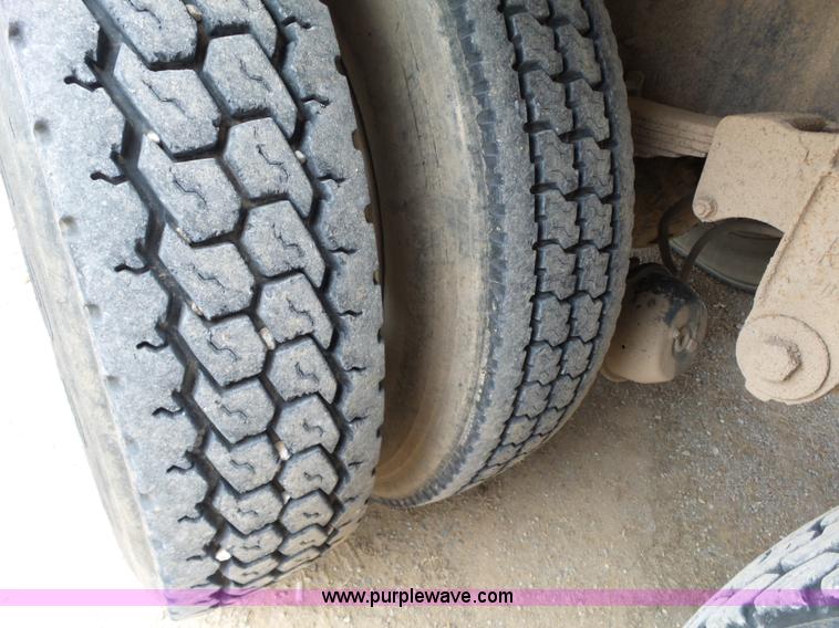 image for item J7660 1980 Freightliner FLC-11564T vacuum truck