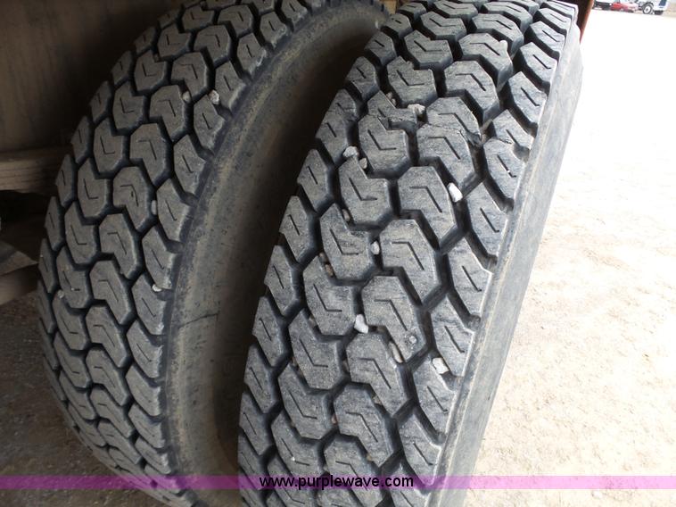 image for item J7660 1980 Freightliner FLC-11564T vacuum truck