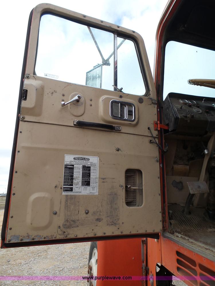 image for item J7660 1980 Freightliner FLC-11564T vacuum truck