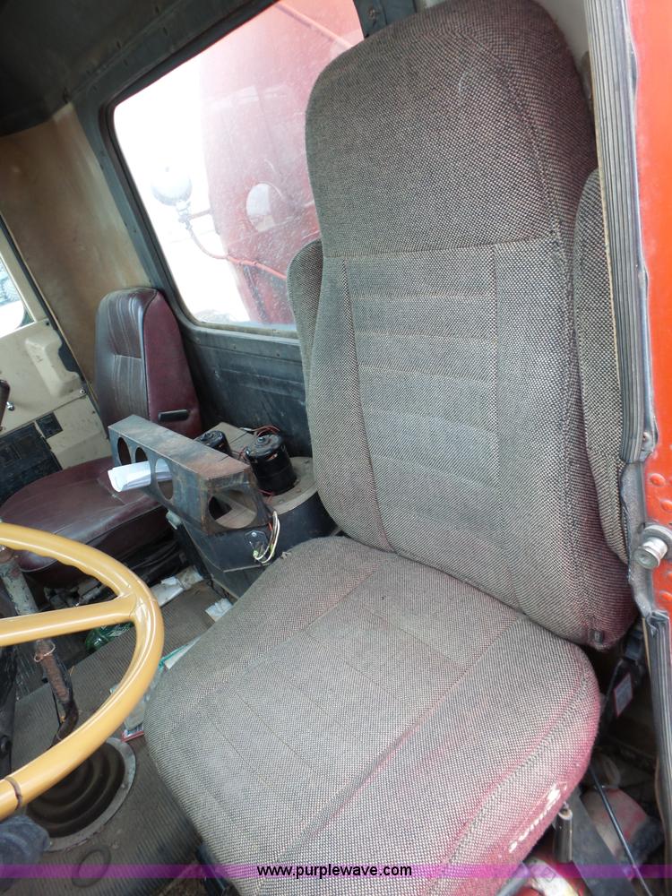 image for item J7660 1980 Freightliner FLC-11564T vacuum truck