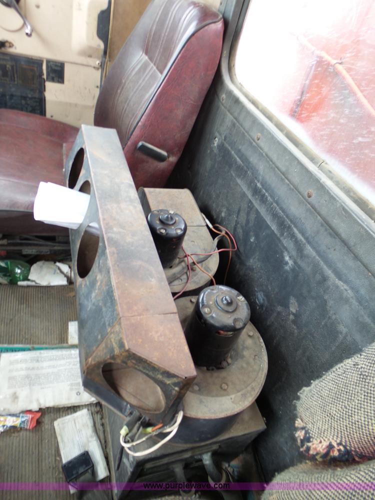 image for item J7660 1980 Freightliner FLC-11564T vacuum truck