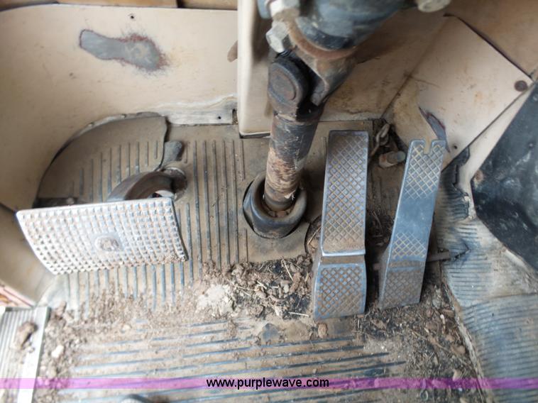 image for item J7660 1980 Freightliner FLC-11564T vacuum truck