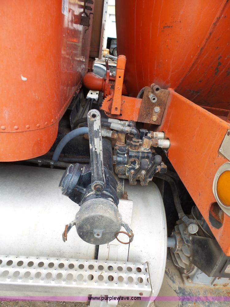 image for item J7660 1980 Freightliner FLC-11564T vacuum truck