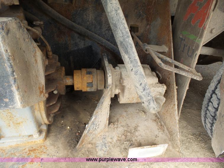 image for item J7660 1980 Freightliner FLC-11564T vacuum truck