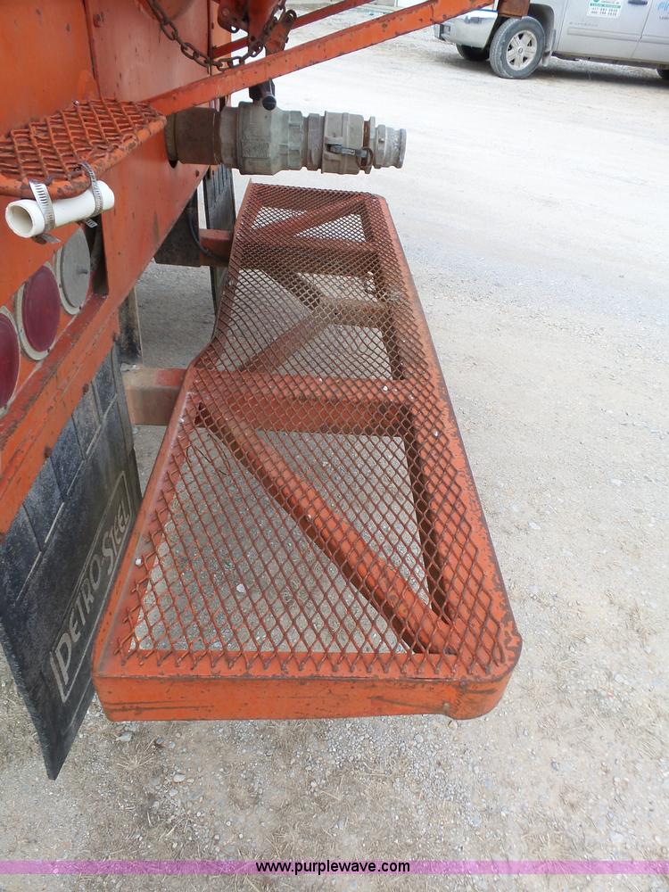 image for item J7660 1980 Freightliner FLC-11564T vacuum truck