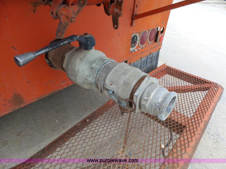 image for item J7660 1980 Freightliner FLC-11564T vacuum truck