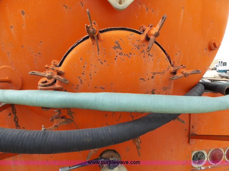 image for item J7660 1980 Freightliner FLC-11564T vacuum truck