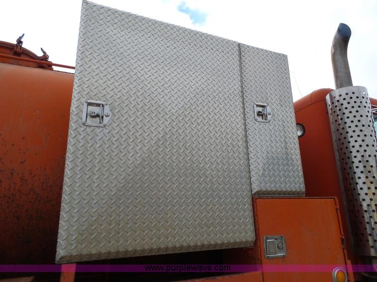 image for item J7660 1980 Freightliner FLC-11564T vacuum truck