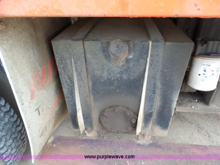 image for item J7660 1980 Freightliner FLC-11564T vacuum truck