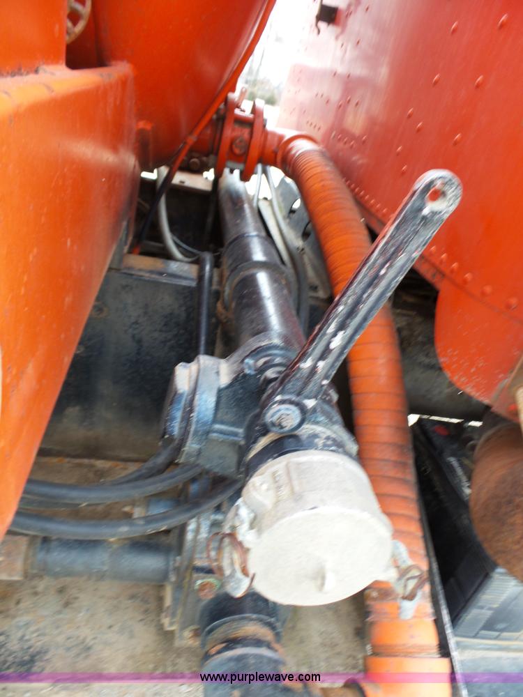 image for item J7660 1980 Freightliner FLC-11564T vacuum truck