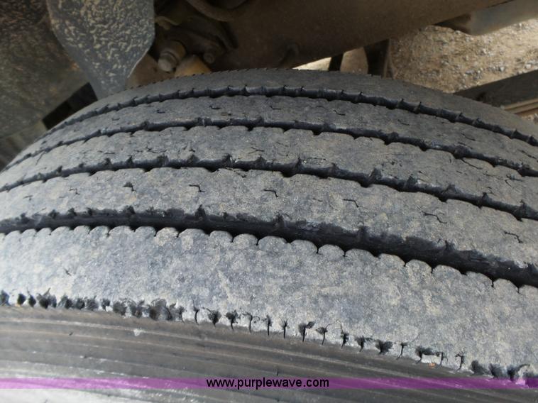 image for item J7661 1993 Mack CH613 semi truck