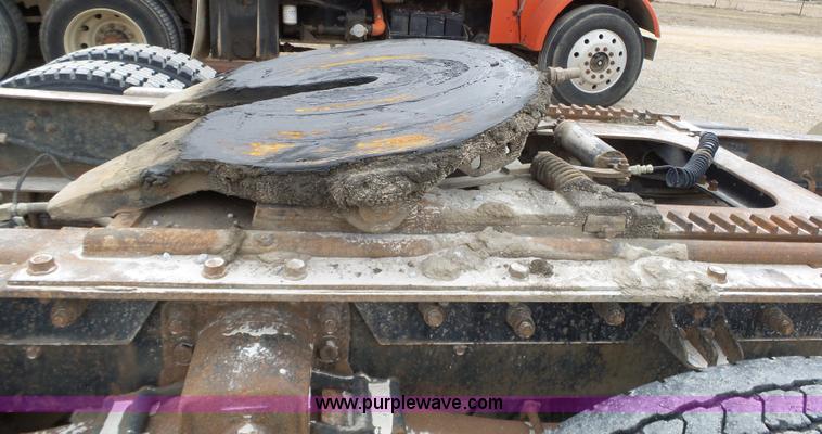 image for item J7661 1993 Mack CH613 semi truck