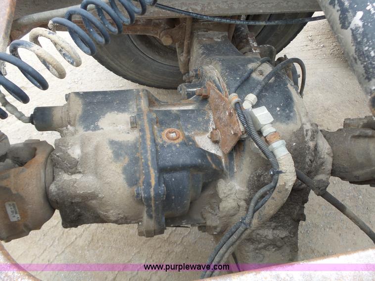 image for item J7661 1993 Mack CH613 semi truck