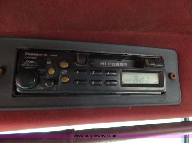 image for item J7661 1993 Mack CH613 semi truck