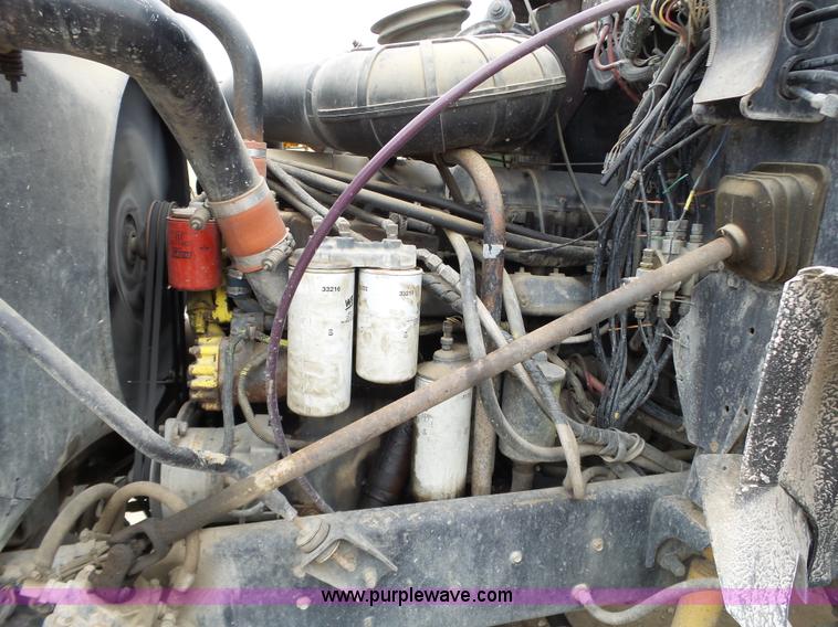 image for item J7661 1993 Mack CH613 semi truck