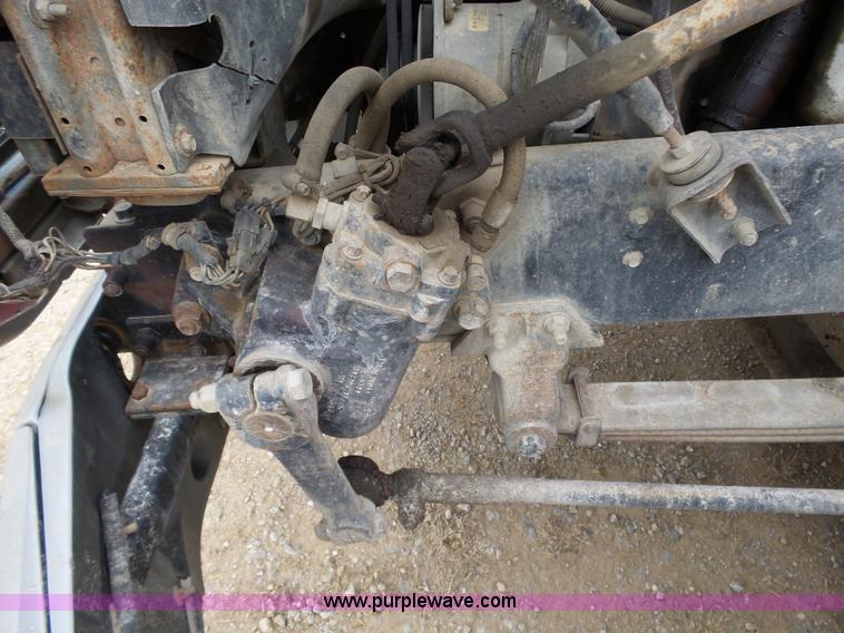 image for item J7661 1993 Mack CH613 semi truck