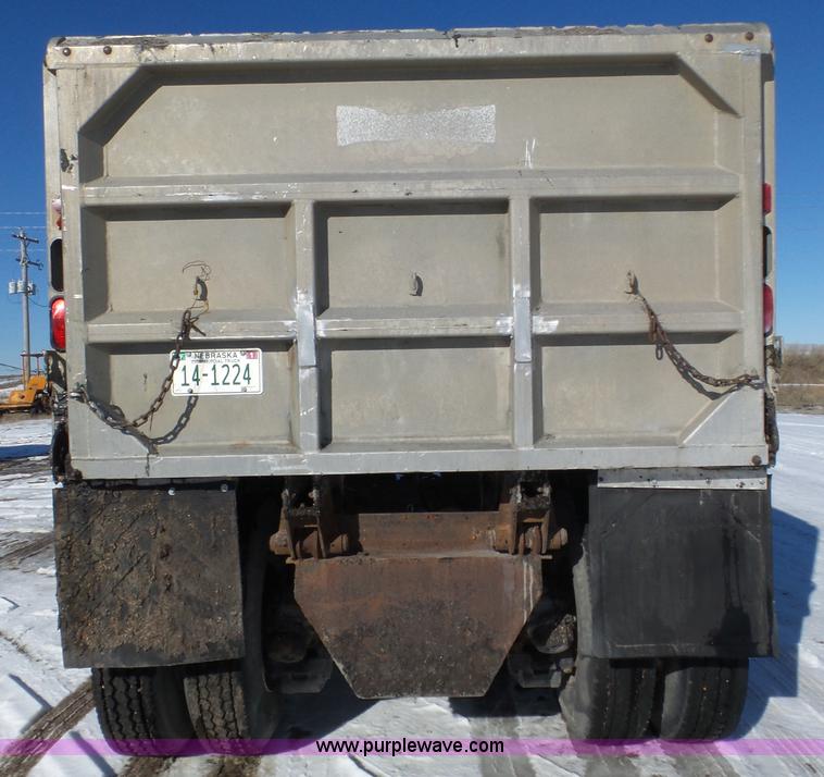 image for item J8805 1986 Mack RD688S dump truck