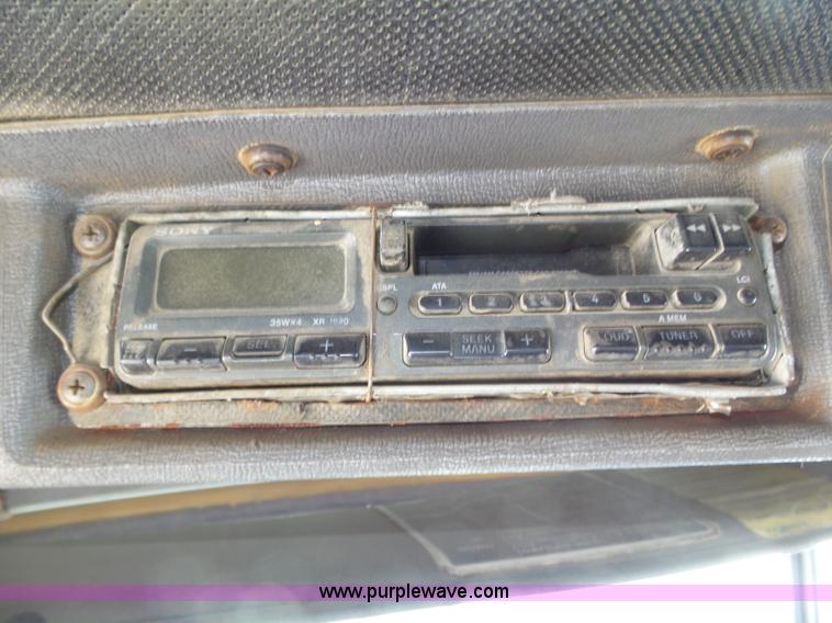 image for item J8805 1986 Mack RD688S dump truck