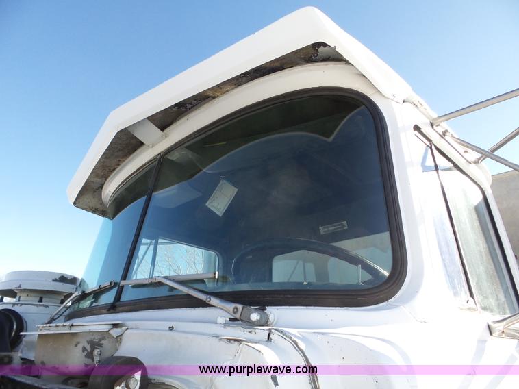 image for item J8805 1986 Mack RD688S dump truck