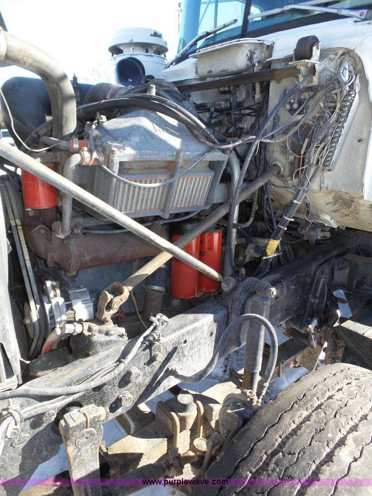 image for item J8805 1986 Mack RD688S dump truck