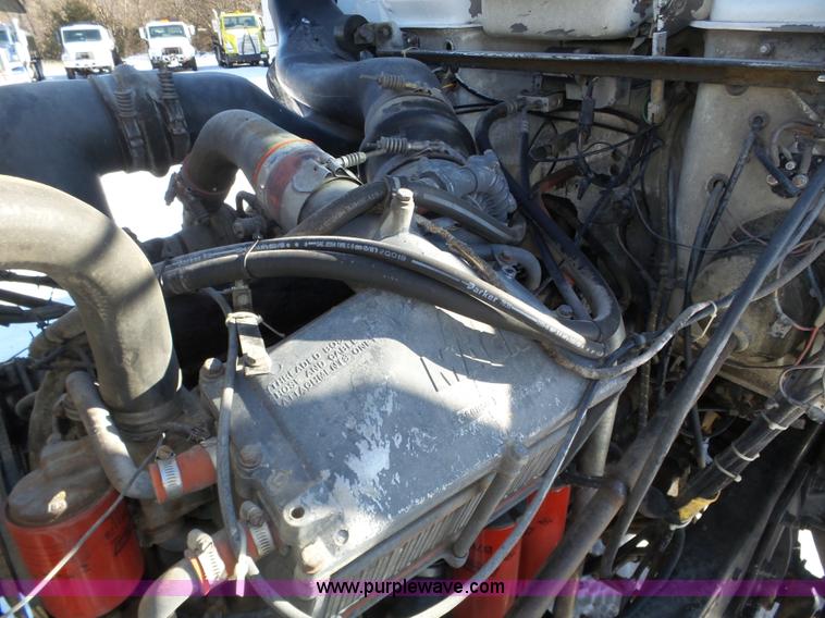 image for item J8805 1986 Mack RD688S dump truck