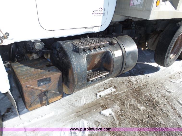 image for item J8805 1986 Mack RD688S dump truck