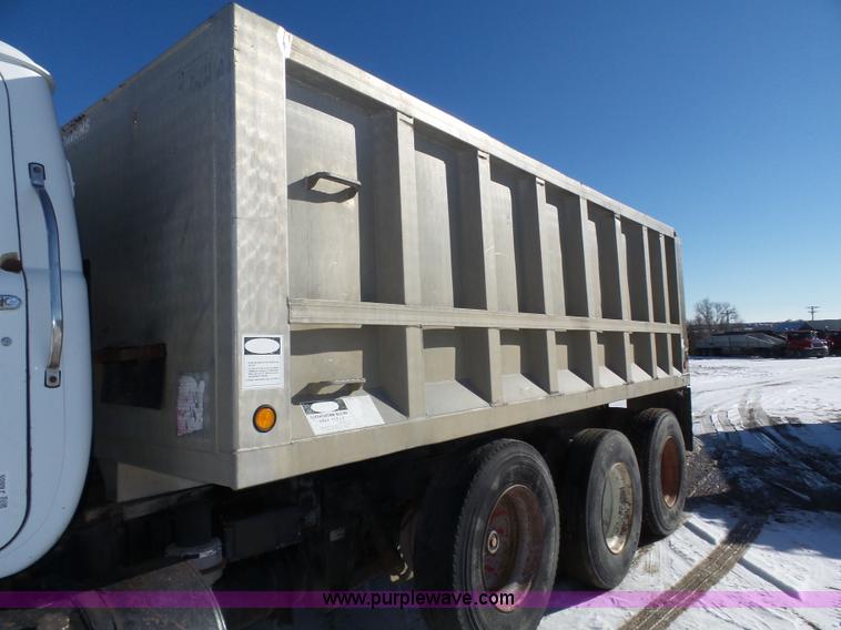 image for item J8805 1986 Mack RD688S dump truck