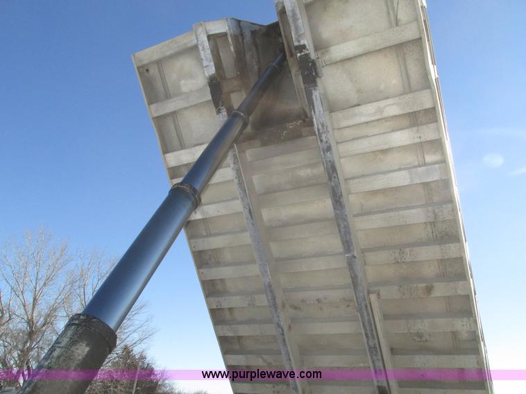 image for item J8805 1986 Mack RD688S dump truck