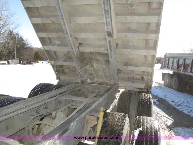 image for item J8805 1986 Mack RD688S dump truck