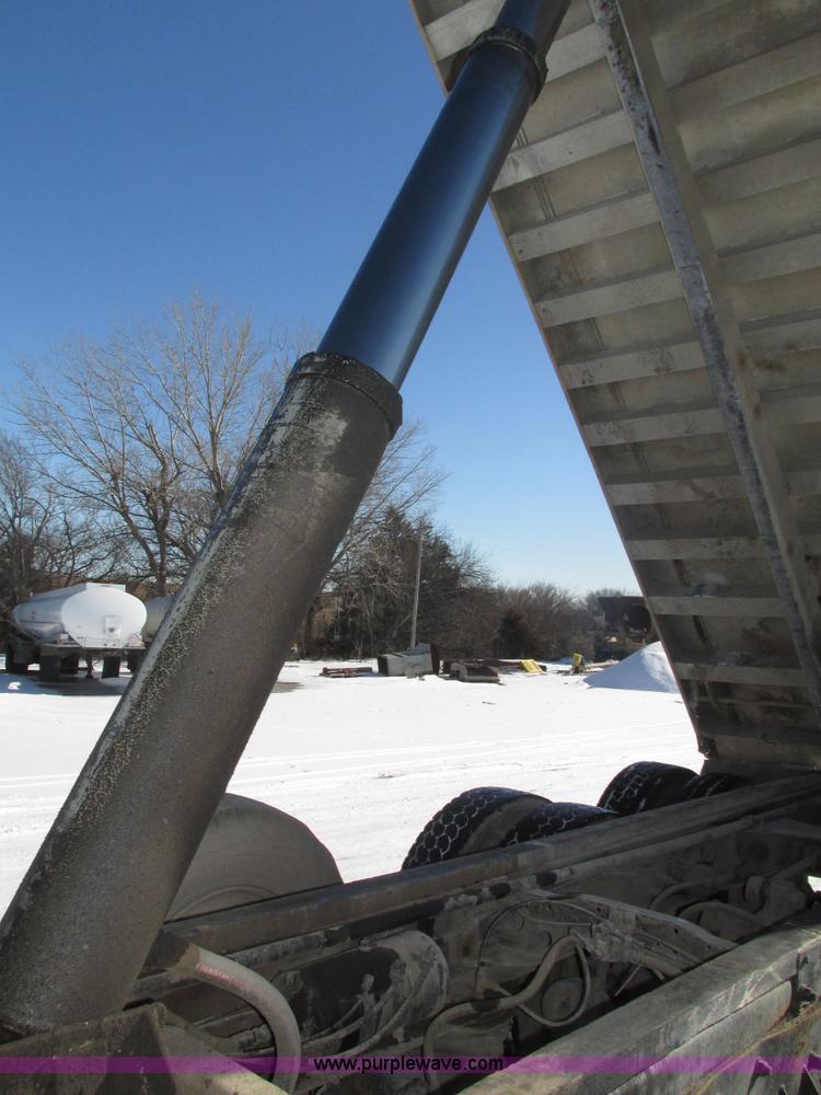 image for item J8805 1986 Mack RD688S dump truck