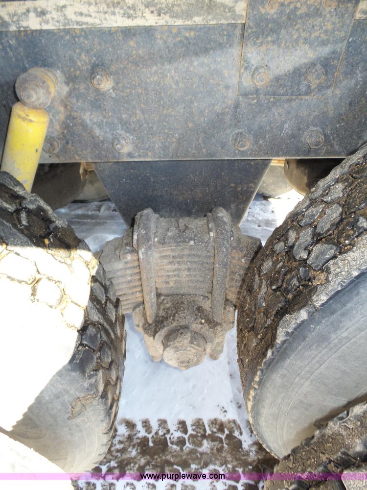 image for item J8805 1986 Mack RD688S dump truck