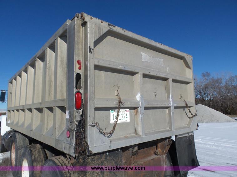 image for item J8805 1986 Mack RD688S dump truck