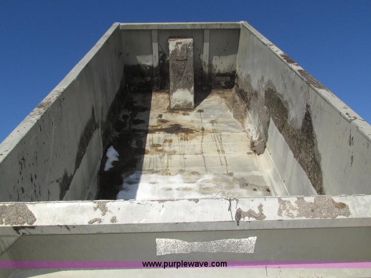 image for item J8805 1986 Mack RD688S dump truck