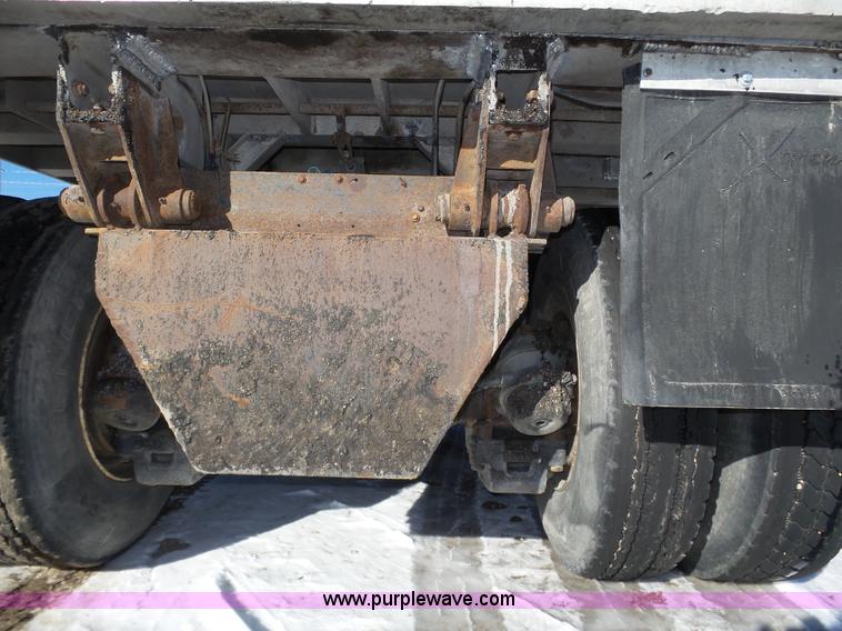 image for item J8805 1986 Mack RD688S dump truck