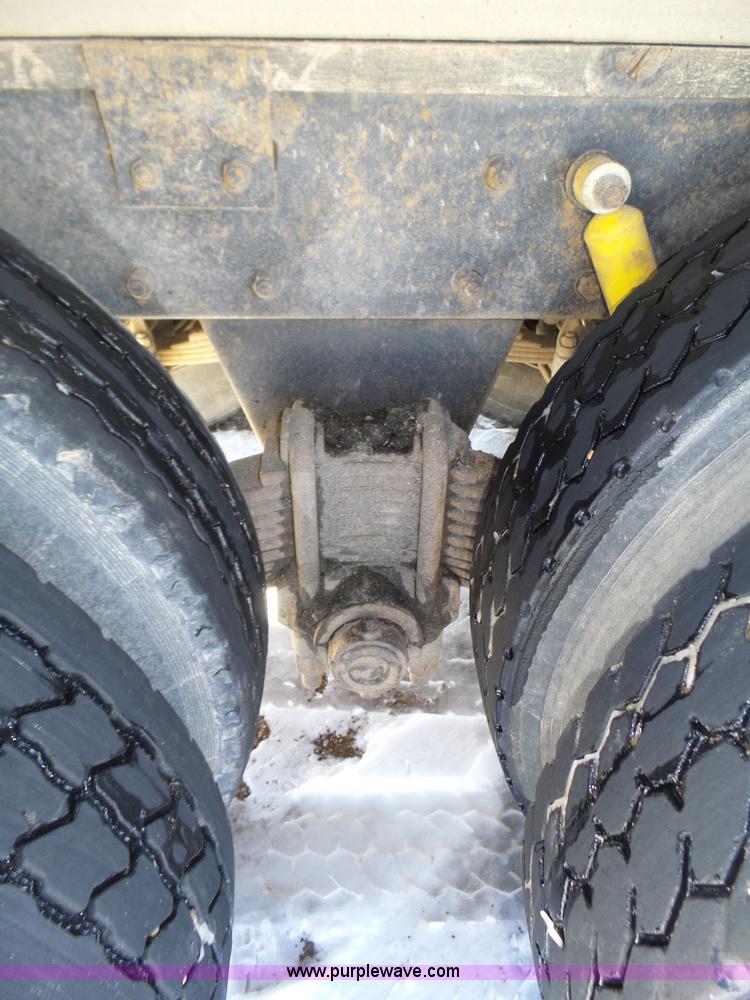 image for item J8805 1986 Mack RD688S dump truck