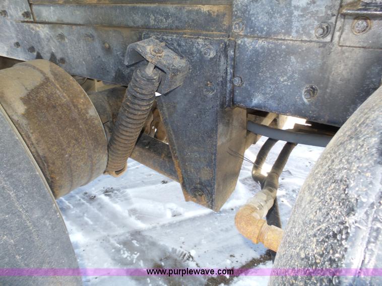 image for item J8805 1986 Mack RD688S dump truck